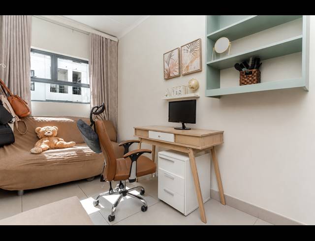 2 BEDROOM APARTMENT FOR SALE IN HALFWAY HOUSE